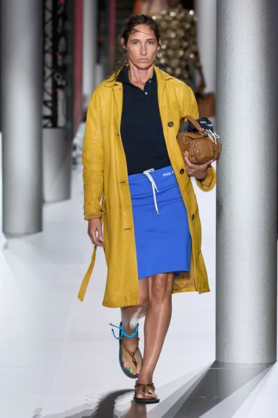 Look 18